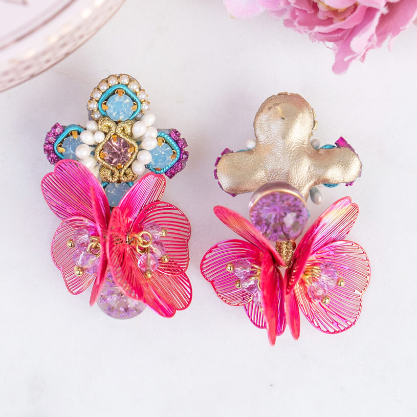 Stylische SoutacheOhrringe mit Blüten in Blau, Pink und Gold
