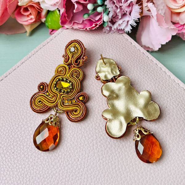 Wunderschöne Soutache-Ohrringe in Gold, Bronze und Braun