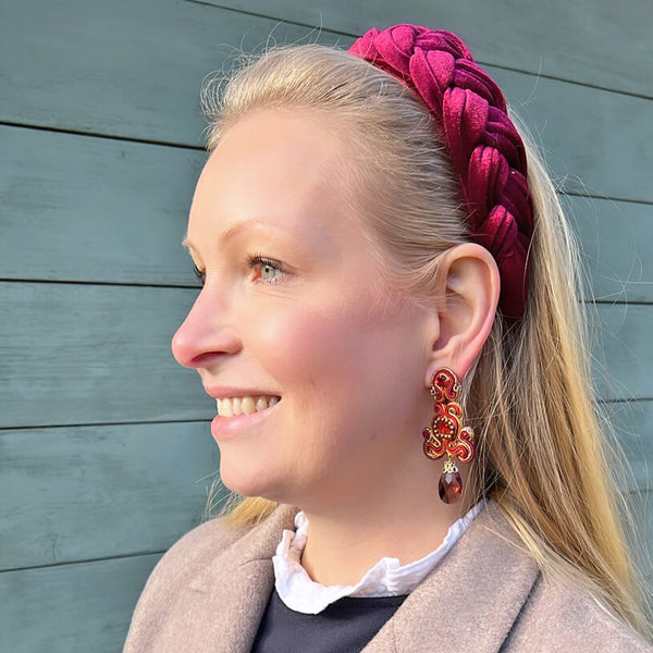 Wunderschöne Soutache-Ohrringe in Dunkelrot und Gold
