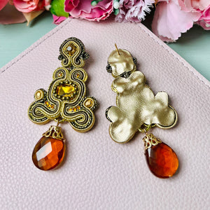 Wunderschöne Soutache-Ohrringe in Gold und Champagner