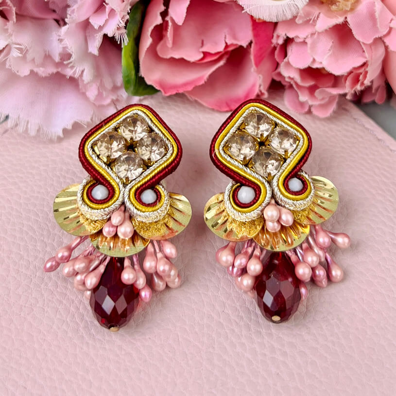 Soutache-Ohrstecker in Braun, Rosa, Gold mit pflaumefarbenen Tropfen