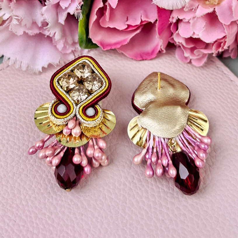 Soutache-Ohrstecker in Braun, Rosa, Gold mit pflaumefarbenen Tropfen