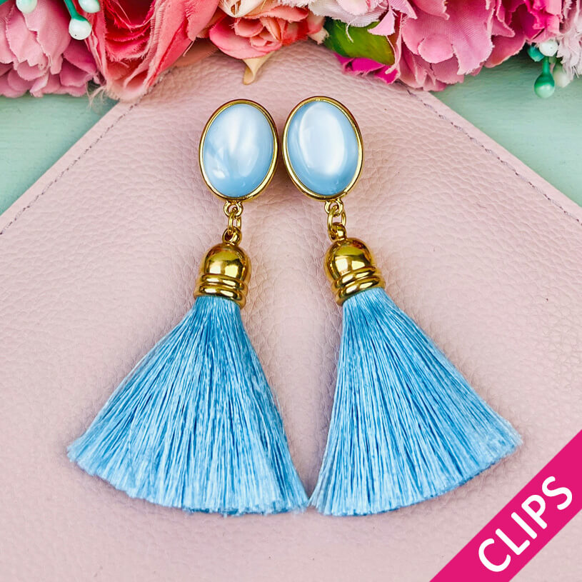 Hellblaue Ohrclips mit Quaste von AmuseToi