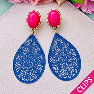 Ohrclips in Pink mit zart geprägtem Tropfen in Dunkelblau von AmuseToi