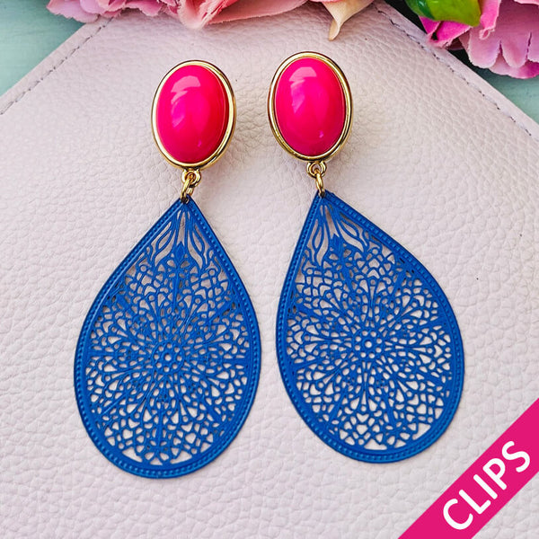 Ohrclips in Pink mit zart geprägtem Tropfen in Dunkelblau von AmuseToi