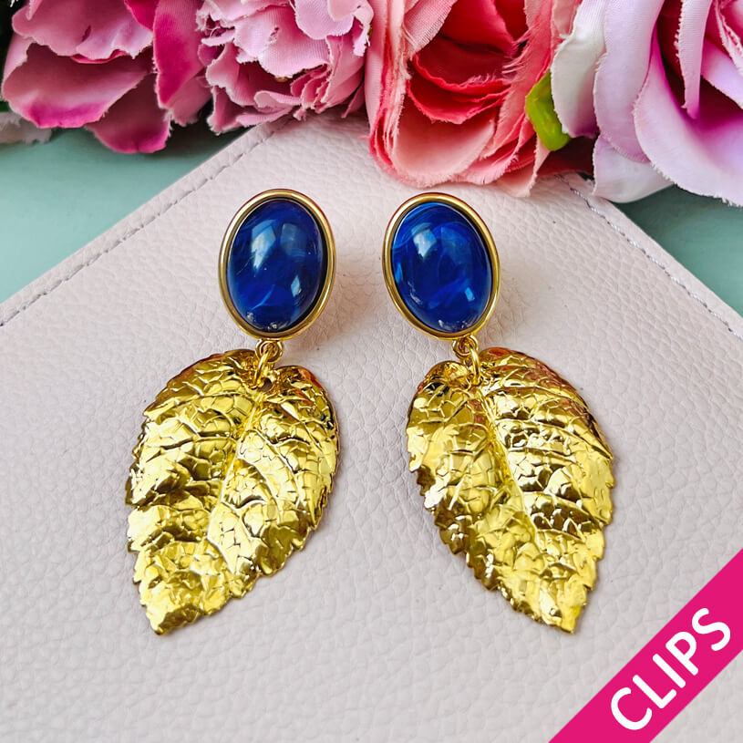 Ohrclips in Dunkelblau mit goldenen Blatt von AmsueToi