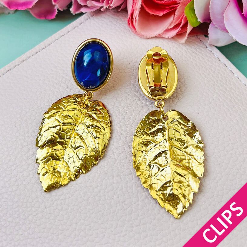 Ohrclips in Dunkelblau mit goldenen Blatt von AmsueToi
