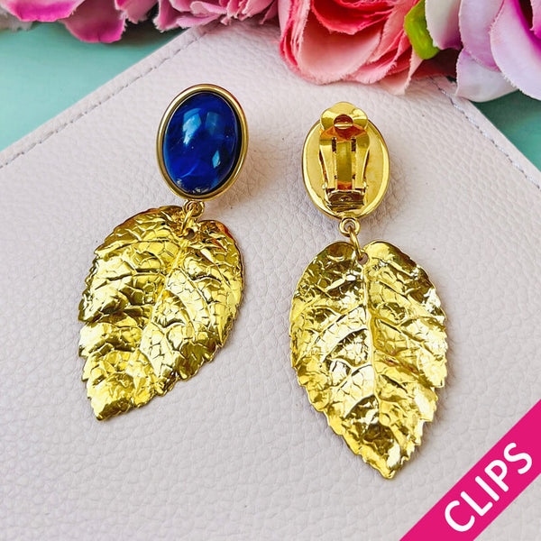 Ohrclips in Dunkelblau mit goldenen Blatt von AmsueToi