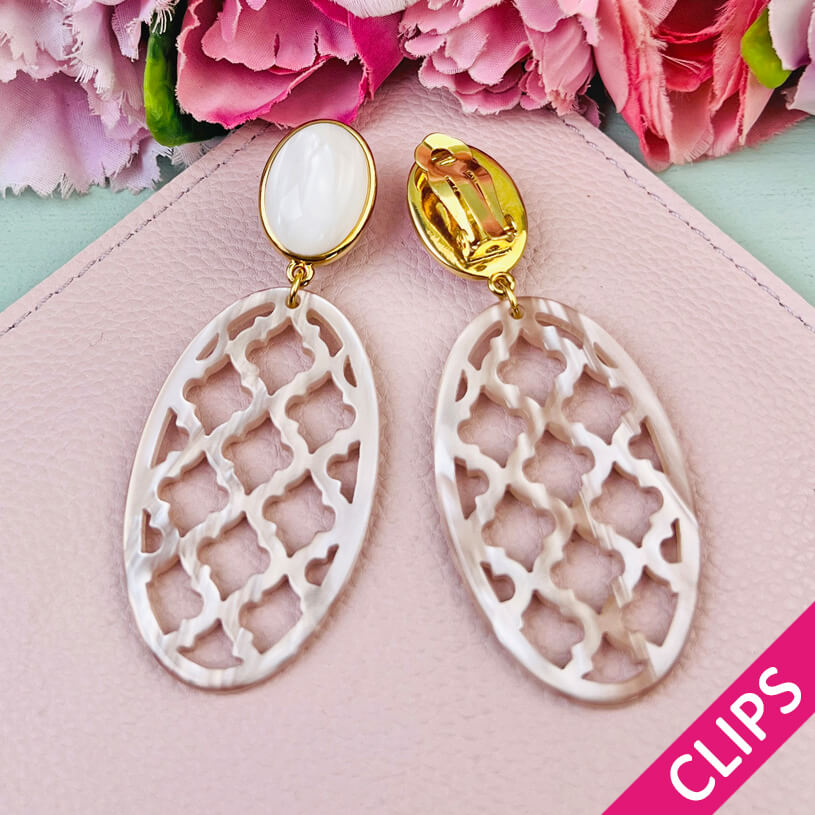 Ohrclips in Perlmutt mit nudefarbenem Oval im Marrakesch-Stil von AmuseToi