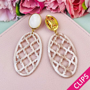 Ohrclips in Perlmutt mit nudefarbenem Oval im Marrakesch-Stil von AmuseToi
