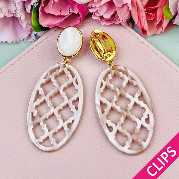 Ohrclips in Perlmutt mit nudefarbenem Oval im Marrakesch-Stil von AmuseToi