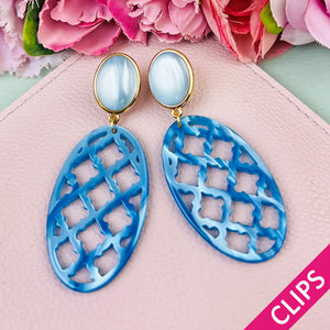 Ohrclips in Hellblau mit perlmutt schimmerndem Oval im Marrakesch-Stil von AmuseToi