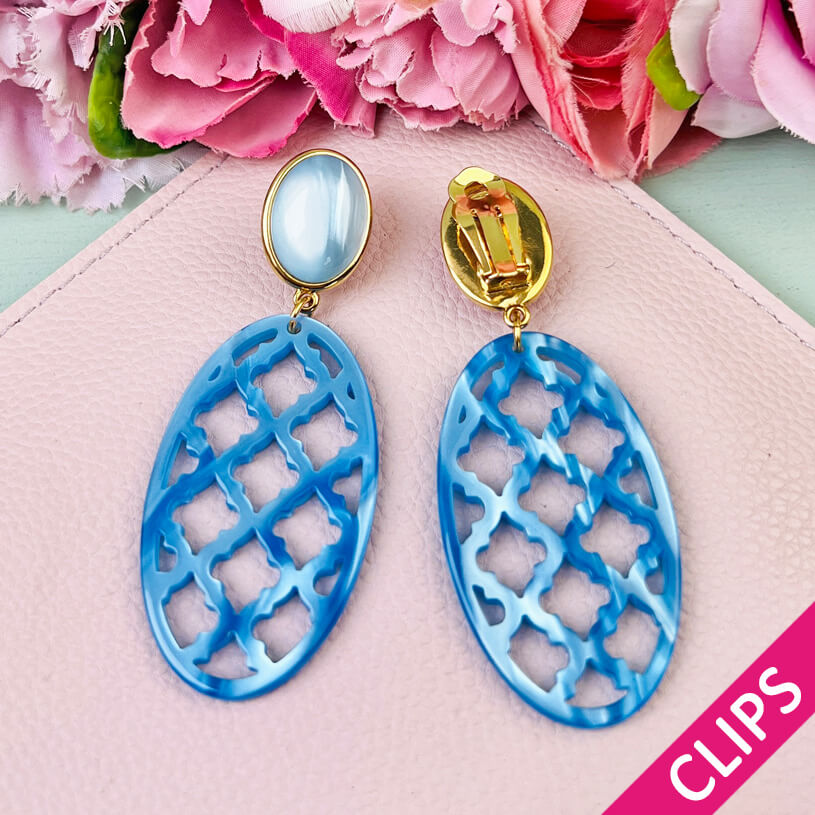 Ohrclips in Hellblau mit perlmutt schimmerndem Oval im Marrakesch-Stil von AmuseToi