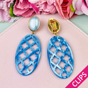 Ohrclips in Hellblau mit perlmutt schimmerndem Oval im Marrakesch-Stil von AmuseToi