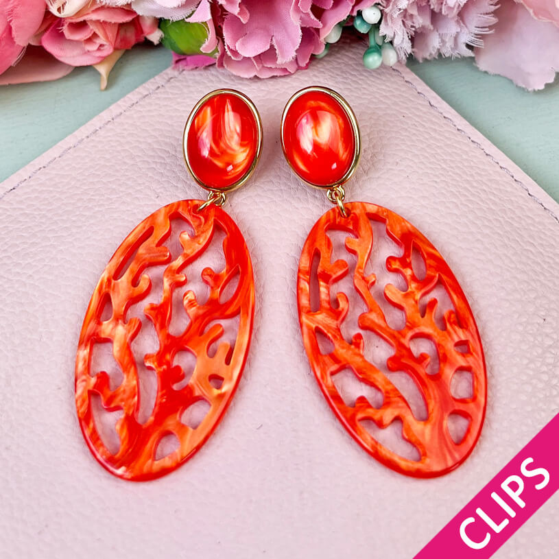 Orange Ohrclips mit orangefarbenem Ornament in Korallenoptik