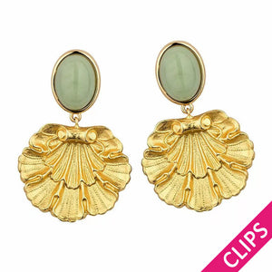 Vergoldete Ohrclips in Jadegrün mit goldenem Muschelornament von AmuseToi
