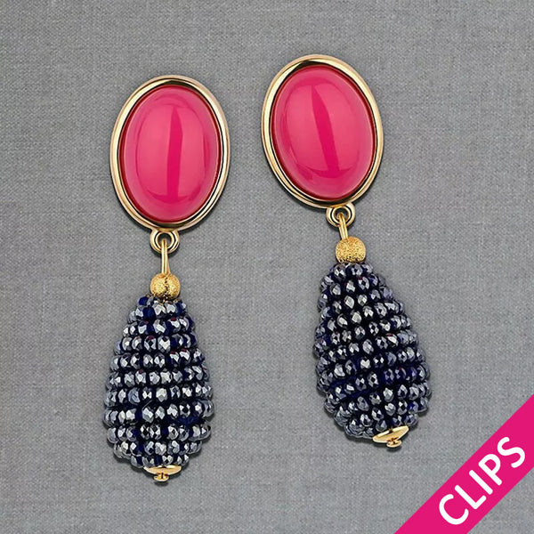 Pinkfarbene Ohrclips mit glitzerndem dunkelblauen Tropfen von AmuseToi