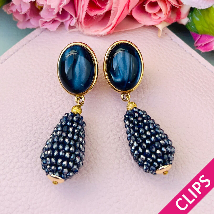 Blaue Ohrclips mit glitzerndem Tropfen von AmuseToi