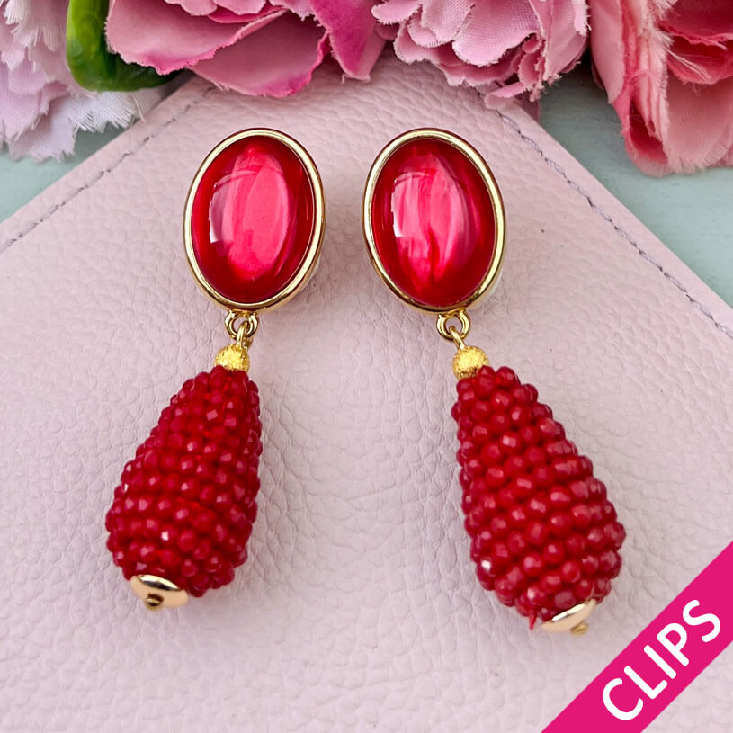 Rote Ohrringe als Clips mit glitzerndem Tropfen von AmuseToi