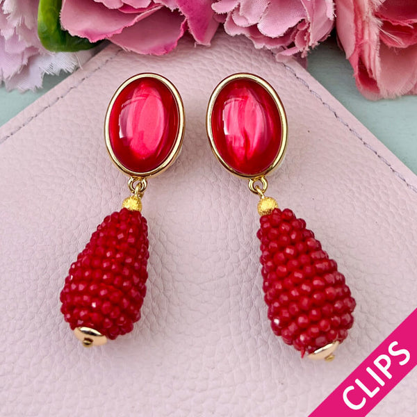 Rote Ohrringe als Clips mit glitzerndem Tropfen von AmuseToi