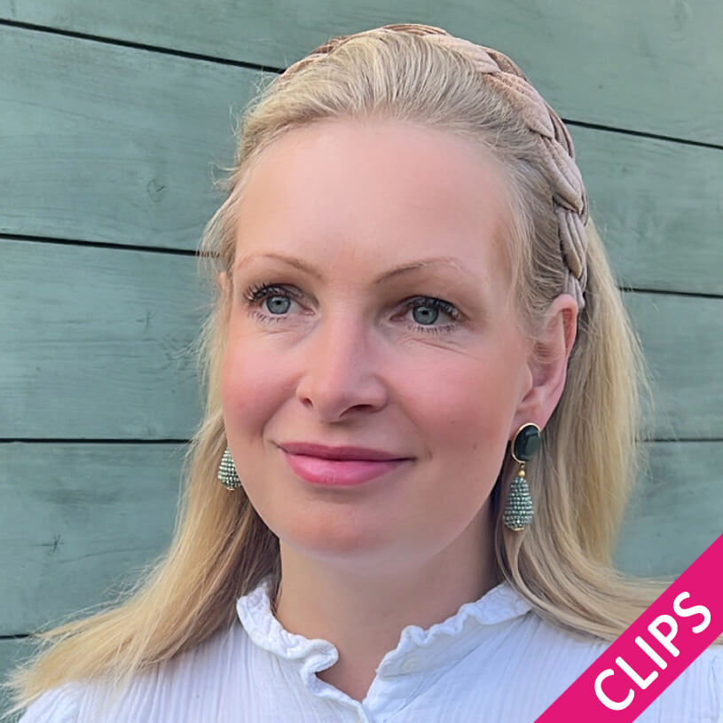Silbergrüne Ohrclips mit glitzerndem hellgrünen Tropfen von AmuseToi