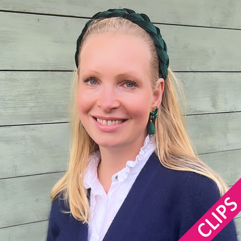 Funkelnde Ohrclips in Dunkelgrün mit glitzernden Tropfen von AmuseToi
