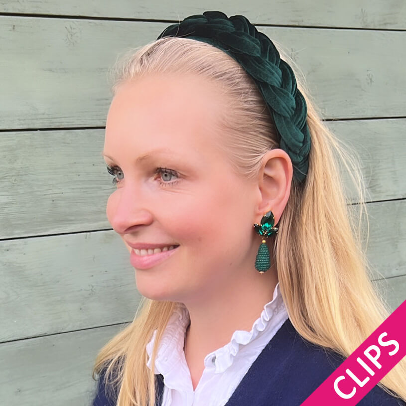 Funkelnde Ohrclips in Dunkelgrün mit glitzernden Tropfen von AmuseToi