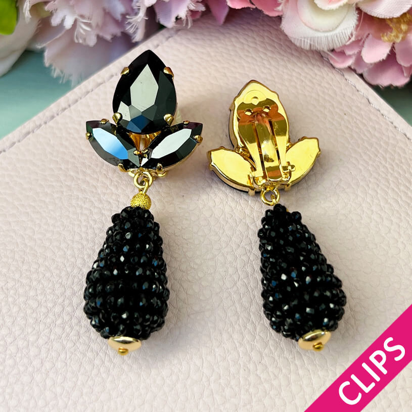 Funkelnde Ohrclips in Schwarz mit glitzernden Tropfen von AmuseToi