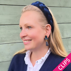 Funkelnde Ohrclips in Dunkelblau mit glitzernden Tropfen von AmuseToi