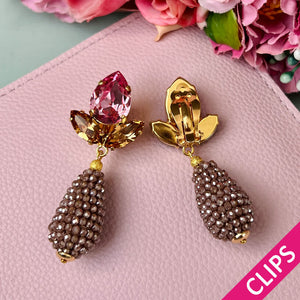 Funkelnde Ohrclips in Rosa mit glitzernden Tropfen in Beige