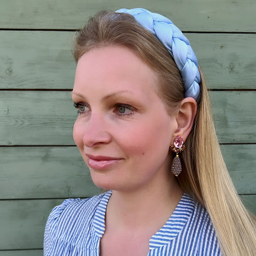 Funkelnde Ohrclips in Rosa mit glitzernden Tropfen in Beige