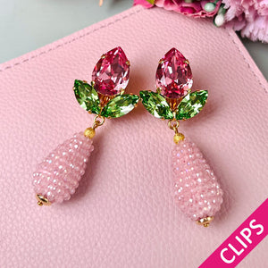 Funkelnde Ohrclips in Rosa und Grün mit glitzernden Tropfen