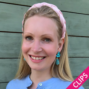 Funkelnde Ohrclips in Türkis mit glitzernden Tropfen von AmuseToi