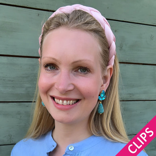 Funkelnde Ohrclips in Türkis mit glitzernden Tropfen von AmuseToi