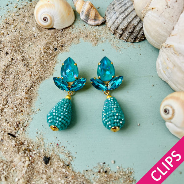 Funkelnde Ohrclips in Türkis mit glitzernden Tropfen von AmuseToi