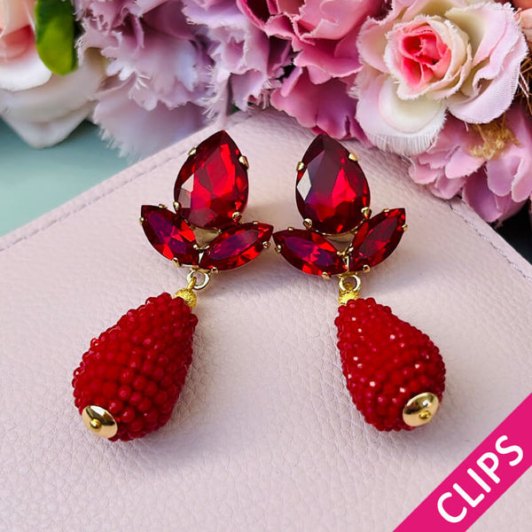 Funkelnde Ohrclips in Dunkelrot mit glitzernden Tropfen von AmuseToi