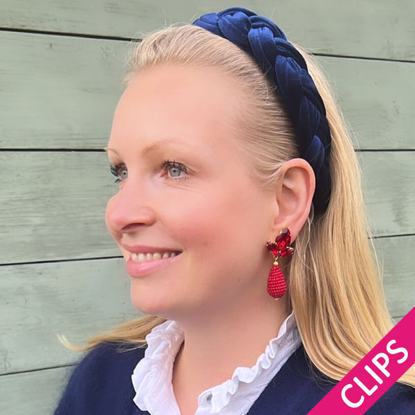 Funkelnde Ohrclips in Dunkelrot mit glitzernden Tropfen von AmuseToi