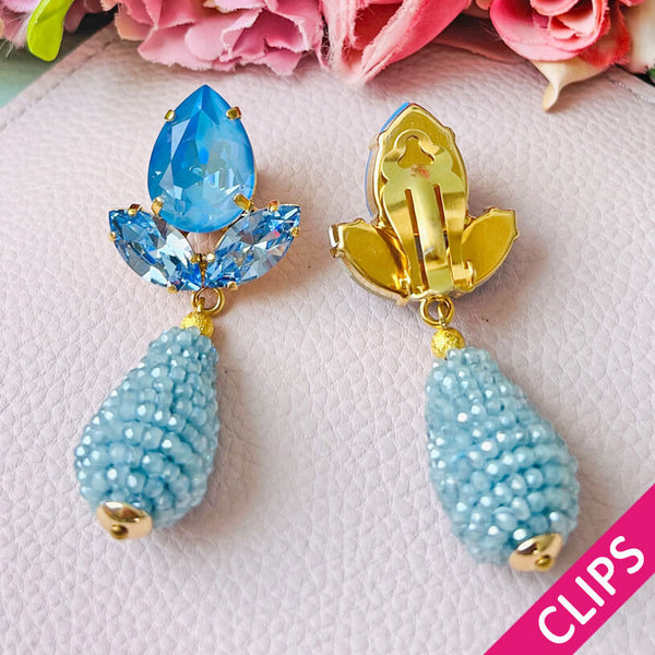 Funkelnde Ohrclips in Hellblau mit glitzernden Tropfen von AmuseToi