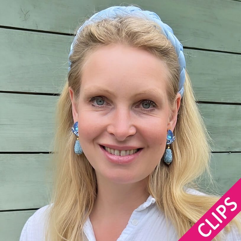 Funkelnde Ohrclips in Hellblau mit glitzernden Tropfen von AmuseToi
