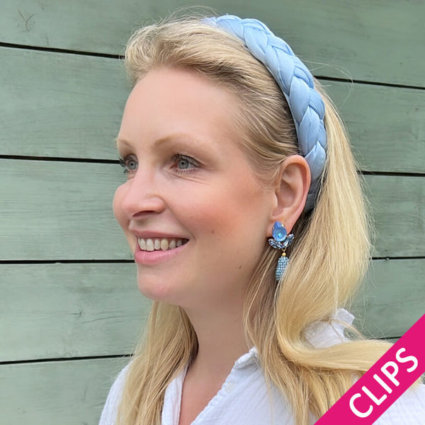 Funkelnde Ohrclips in Hellblau mit glitzernden Tropfen von AmuseToi