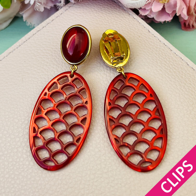 Bordeauxrote Ohrclips mit Oval von AmuseToi