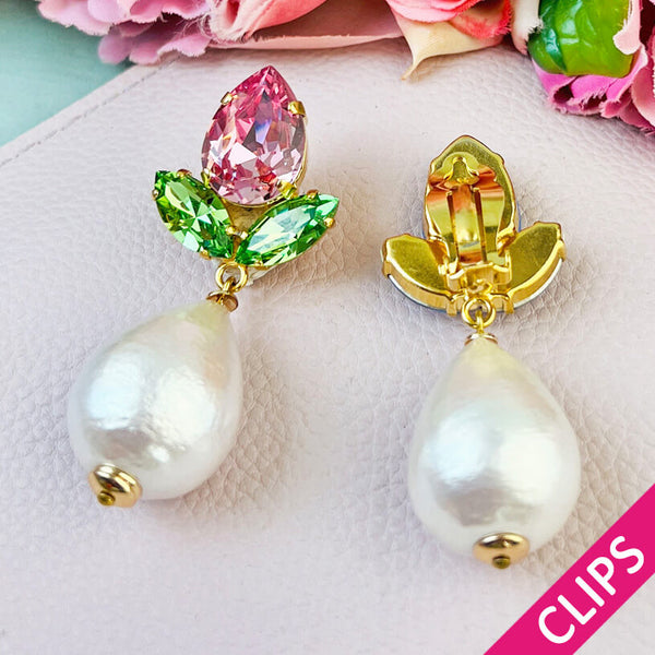 Funkelnde Ohrclips in Rosa und Grün mit federleichten Baumwolltropfen