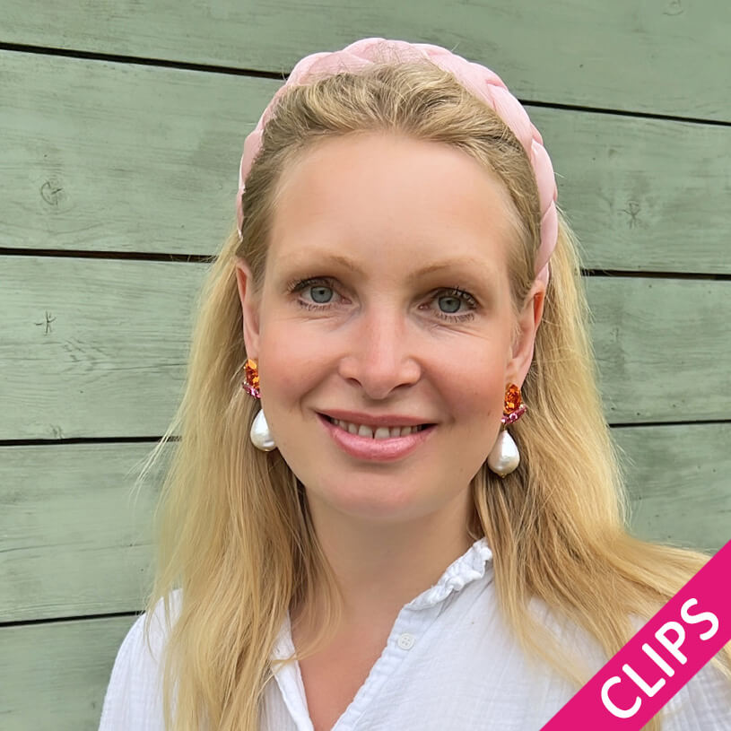 Funkelnde Ohrclips in Pink und Orange mit federleichten Baumwolltropfen