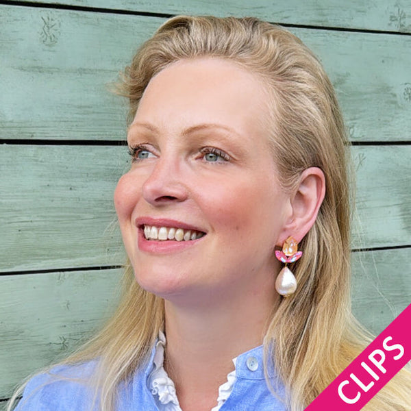 Funkelnde Ohrclips in Pfirsich und Pink mit federleichten Baumwolltropfen