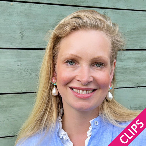 Funkelnde Ohrclips in Rosa und Hellgrün mit federleichten Baumwolltropfen