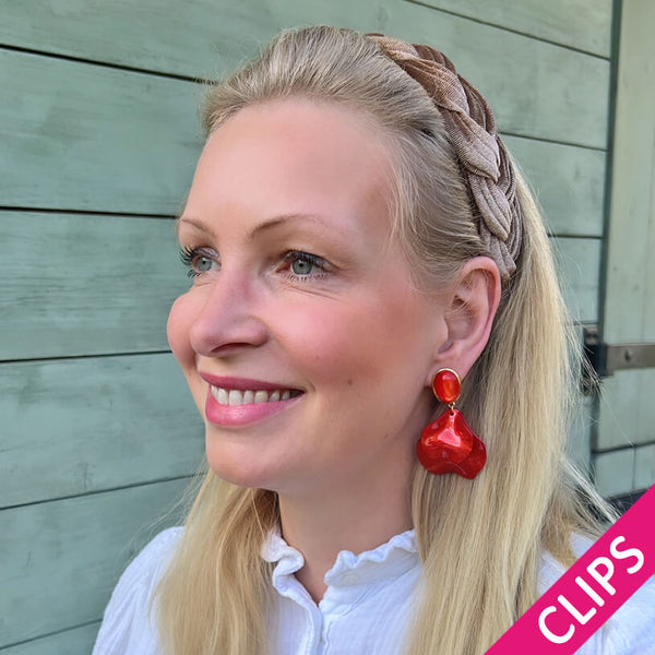 Orange Ohrclips mit Blütenblättern