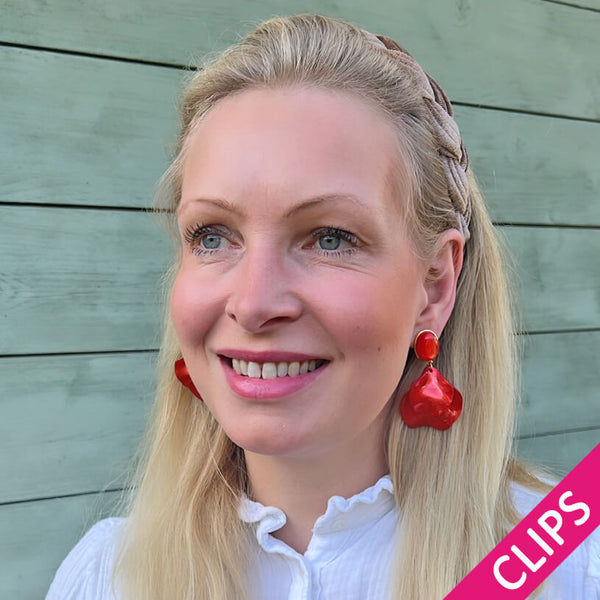 Orange Ohrclips mit Blütenblättern