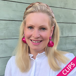 Pinke Ohrclips mit Blütenblättern
