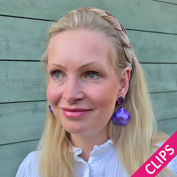 Violette Ohrclips mit Blütenblättern