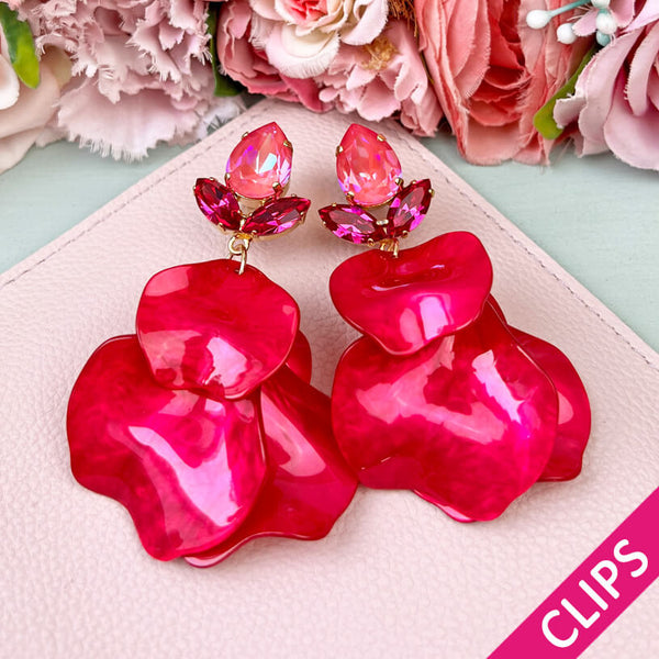 Funkelnde Ohrclips mit pinken Glas-Kristallen und Blütenblättern